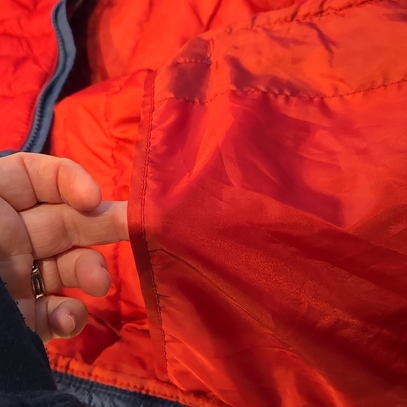 SWISSTECH PACKABLE BLUE AND RED COLORWAY  PUFFER JACKET. SIZE 3XL. 54-56. - Picture 8 of 9